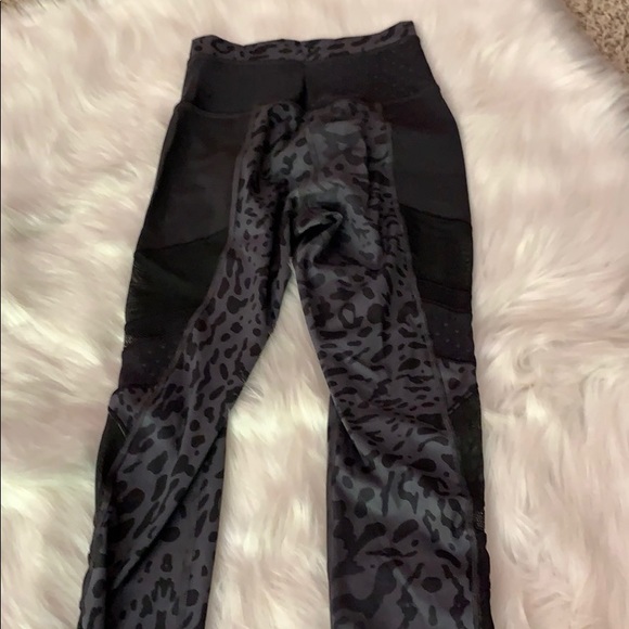 RARE Lululemon MESH Tight - Picture 7 of 7